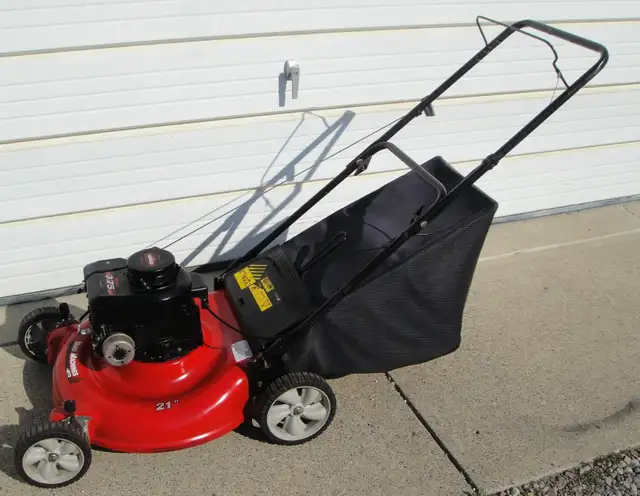 YARD MACHINES REAR BAG GAS LAWNMOWER
