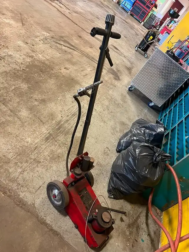 22-Ton Pneumatic/Hydraulic Service Jack