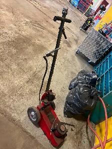 22-Ton Pneumatic/Hydraulic Service Jack