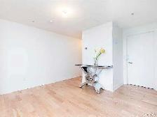 Superb condo with REM direct access - Photo 2