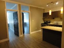 Beautiful Modern 2-Bedroom Apartment! - Photo 12