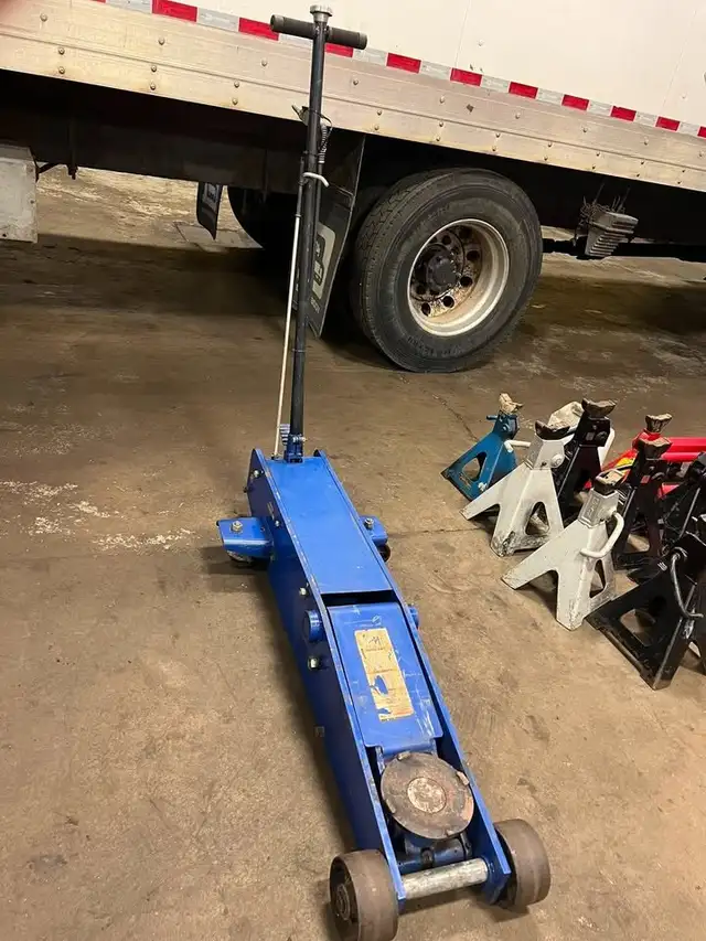10-Ton Heavy-Duty Hydraulic Floor Jack
