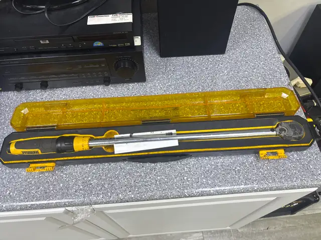Dewalt DWMT75462 1/2" 50-250 LB Torque Wrench With Case