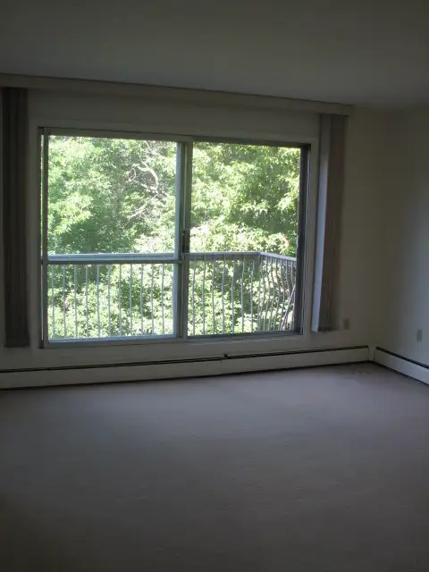 Large Reno’d 1 Bedroom, very Clean, NAIT area, quiet building
