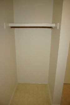 Large Reno’d 1 Bedroom, very Clean, NAIT area, quiet building - Photo 8