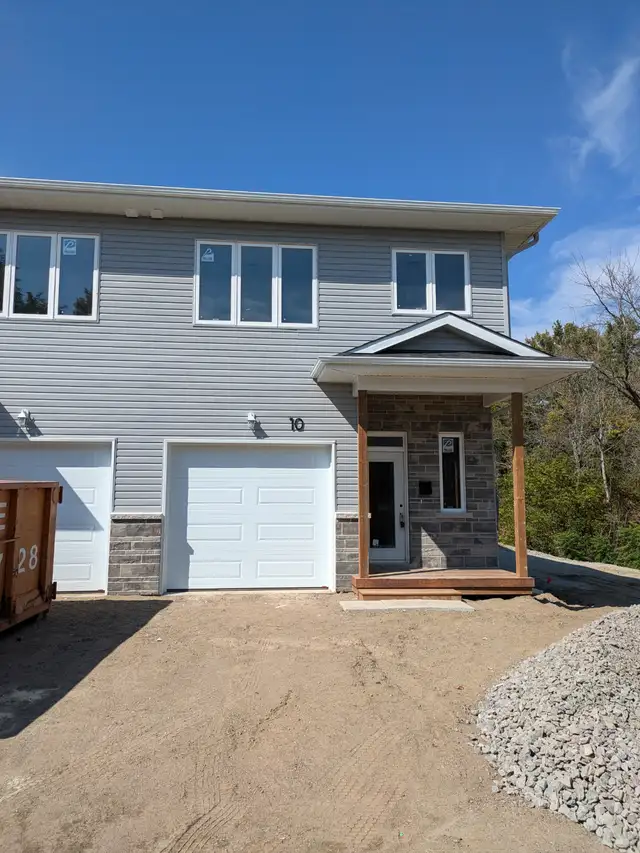 2 Story End Unit Town Home for Rent - Pembroke Ontario