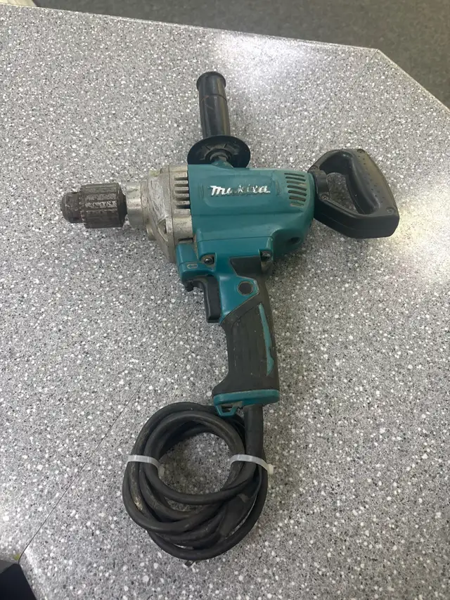 Makita DS4012 Mixing Drill With Handle