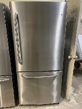 Réfrigérateur stainless 29.5'' congélateur au bas GE