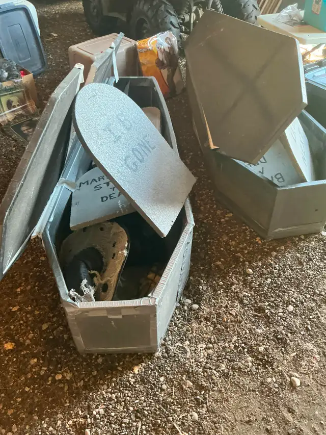 Halloween Decorations & Props