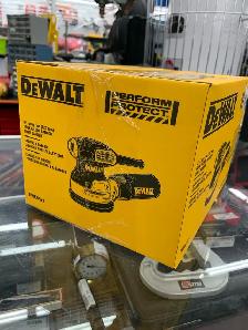Dewalt DWE6421 Sander - Photo 2