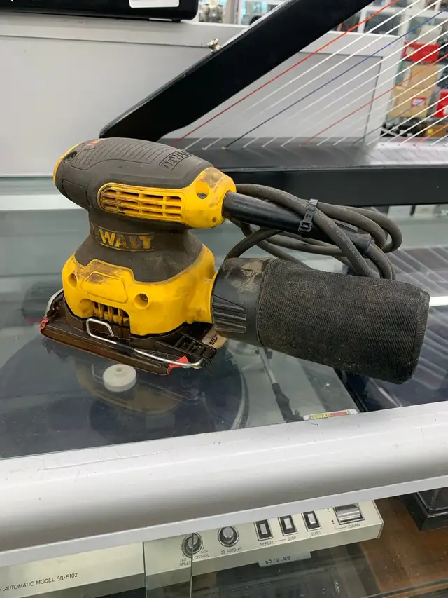 Dewalt DWE6411 Palm Sander