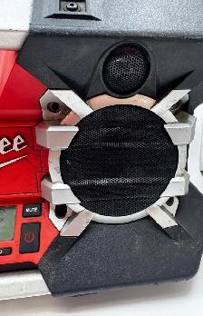 Milwaukee 2790-20 12V-28V Jobsite Radio AM/FM with AUX Input - Photo 5