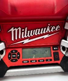 Milwaukee 2790-20 12V-28V Jobsite Radio AM/FM with AUX Input - Photo 7