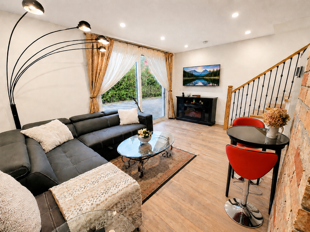 FURNISHED 2-BEDROOM WALKOUT ⭐ ALL-INCLUSIVE ⭐ WATERFRONT