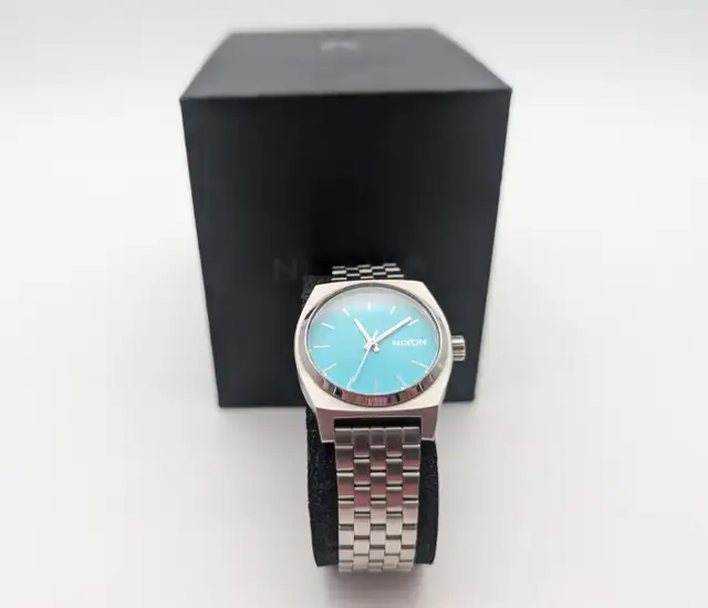 (B6972) Nixon Happy Medium 25e