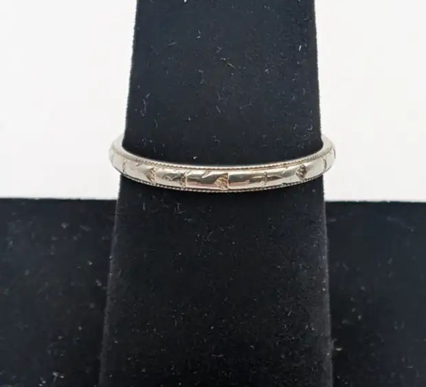 (B6463) Ring White Gold 19K 2.7 Grams Size7.25