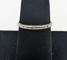(B6463) Ring White Gold 19K 2.7 Grams Size7.25