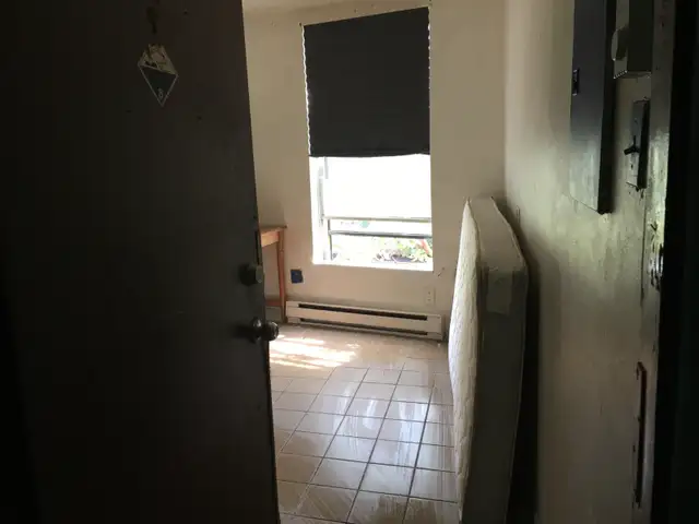 $488 Room with Own Address & Mailbox Facing Metro Place St HenrI
