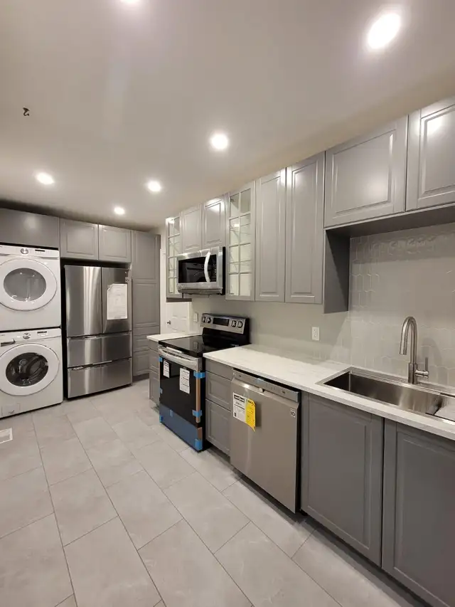 2 BED 2 BATH ALL INCLUSIVE  - SEPT 1st