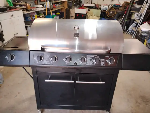 Kenmore 6 Burner Propane BBQ