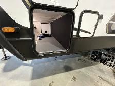 2025 Outback 252RD, COMPACT, COUPLES TRAILER CLEARANCE SALE - Photo 11