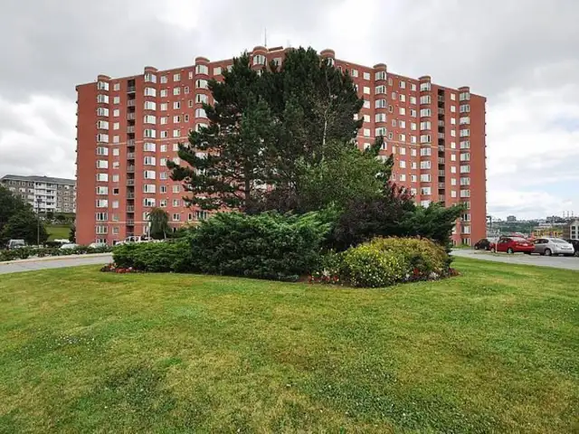 17-019 Lovely condo with Harbour View, in a secure Halifax bldg.