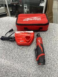 Milwaukee 2457-21 3/8-Inch M12 Cordless Ratchet Kit