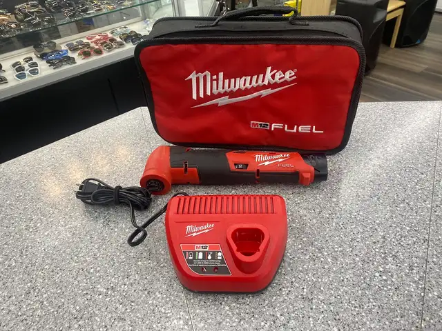 Milwaukee 2526 M12 Cordless Multi Tool