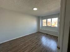 3 1 Bedroom 3 Washroom Entire Townhouse at Lisgar Dr & Derry Rd - Photo 13