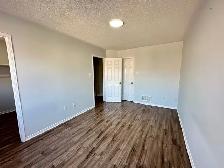 3 1 Bedroom 3 Washroom Entire Townhouse at Lisgar Dr & Derry Rd - Photo 17