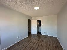 3 1 Bedroom 3 Washroom Entire Townhouse at Lisgar Dr & Derry Rd - Photo 19