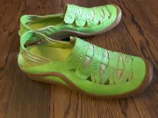 BRAND New Women leather shoes Size 9M