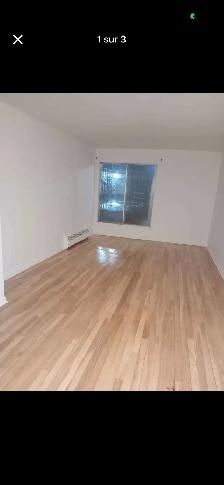 un salon fermé par rideau à louer à lachine 450