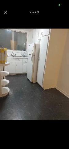 un salon fermé par rideau à louer à lachine 450 - Photo 2