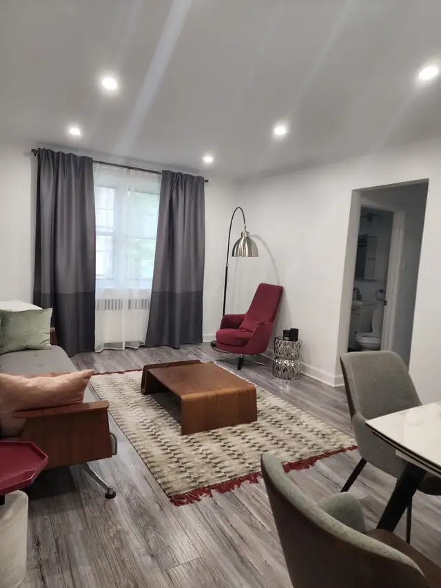 Immediately Available 3 1/2 near metro Côte-des-Neiges