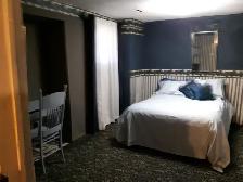 queensize   room  in  3000   sq foot home  traf uppermiddle - Photo 10