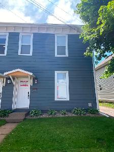 Downtown C'Town 3 BDRM, 1.5 Bath Beautifully Renovated Townhouse - Photo 9