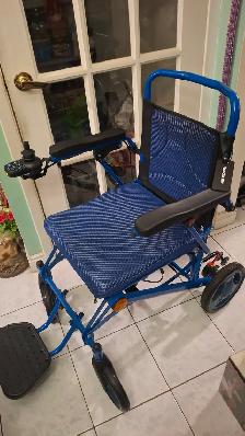 Electric wheelchair folding traveler