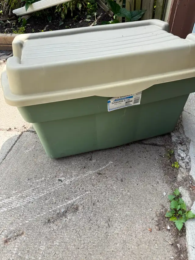 Large Rubbermaid Storage Bins