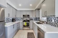 large bedroom near Square One in Mississauga for rent - Photo 3