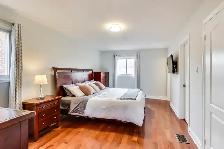 large bedroom near Square One in Mississauga for rent - Photo 6