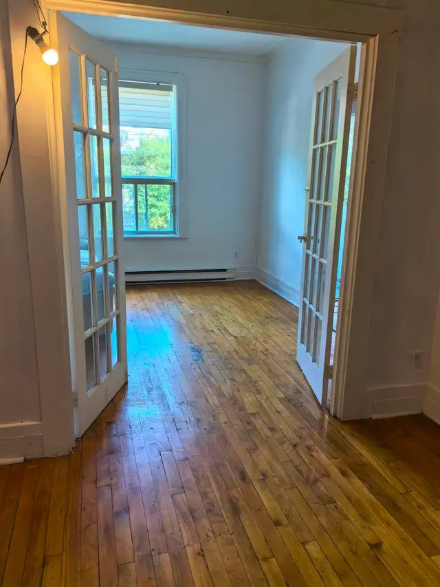 verdun metro 2 minutes walk 4 1/2