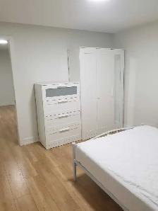 Private Basement Room w/  Bathroom & Kitchen Area - Photo 5