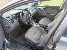 Hyundai Elantra - Photo 5
