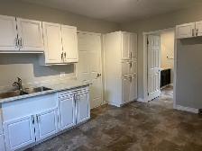 Renovated 2Br. Hanover Apt. - Photo 2