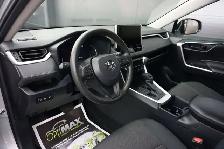 2024 Toyota RAV4 LE - Photo 15