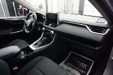 2024 Toyota RAV4 LE - Photo 17