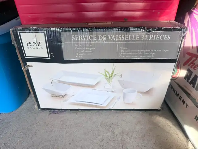 DISHES - 34 Piece Dinner Set