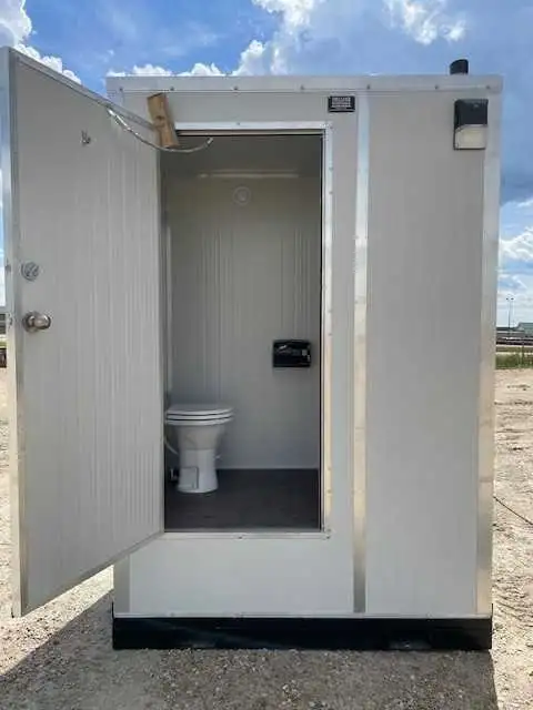 Single Self-Contained Flush Washroom Skid with ForkPocket S