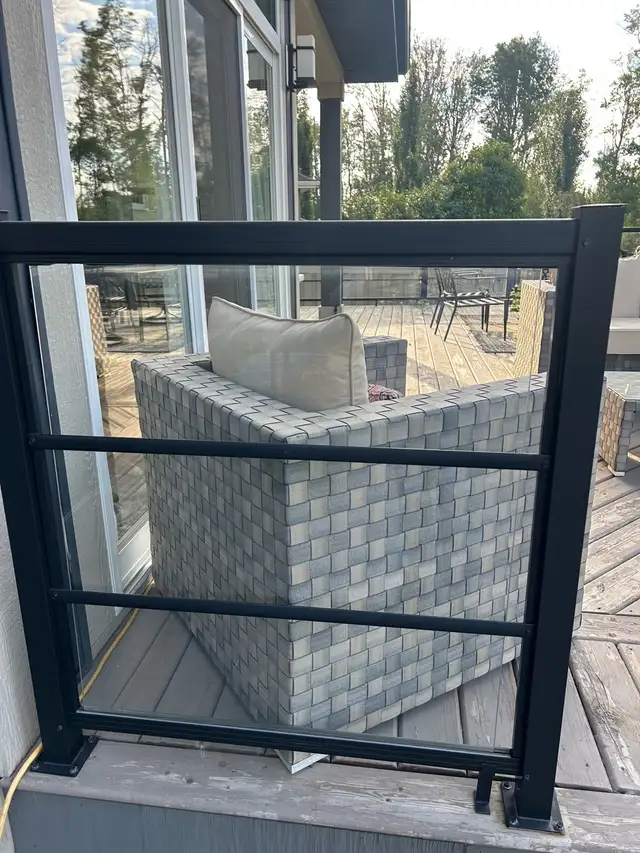 glass deck rail